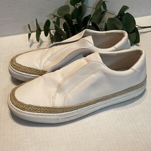 Ladies cute and trendy leather slid ons